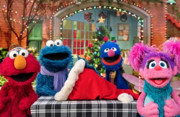 Elmo and Mark Rober's Merry Giftmas [Sesame Workshop]
