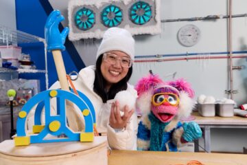 Elmo and Mark Rober's Merry Giftmas [Sesame Workshop]